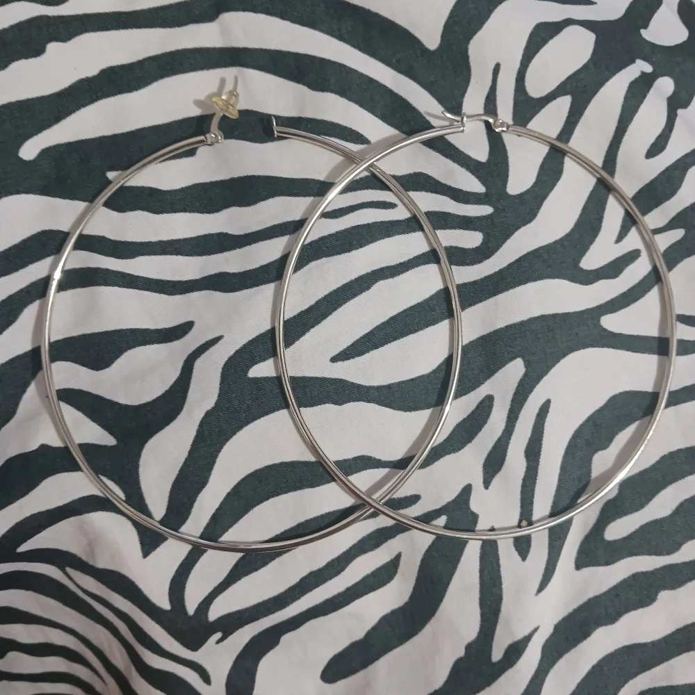 Stainless Steel Women big medium silver hoop earrings - Picture 3 of 7